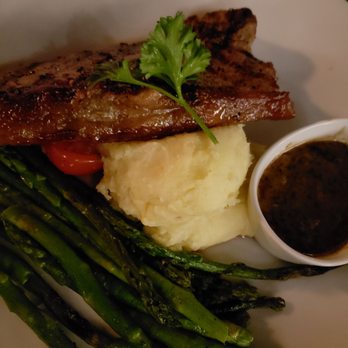 JOEY South Common - New York Strip with mashed potatoes, asparagus, and peppercorn sauce. - Lounges Near Me - Edmonton, Alberta JOEY South Common - New York Strip with mashed potatoes, asparagus, and peppercorn sauce. - Lounges Near Me - Edmonton, Alberta