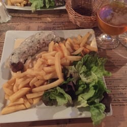 L'Estaminet de l'Ancienne Maison Commune - Andouillette in a Maroilles and shallot sauce with French fries