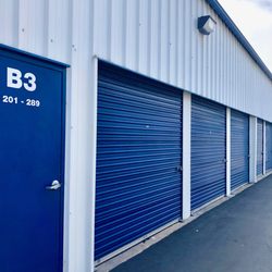 American Mini Storage - Indoor access and exterior access drive-up units.