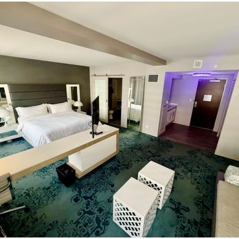 Renaissance Albany - Deluxe, Guest Room, 1 King - Hotels Near Me - Albany, New York Renaissance Albany - Deluxe, Guest Room, 1 King - Hotels Near Me - Albany, New York