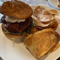 Strigo Vineyards - Fried chicken sandwich