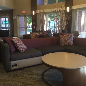 Courtyard by Marriott Franklin Cool Springs - Lobby - Hotels Near Me - Franklin, Tennessee