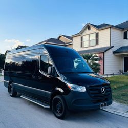 Executive Mercedes Benz Sprinter Van