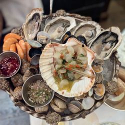 J Sheekey - J sheekey seafood platter - oysters, ceviche, mussels, clams, whelks, cockles, prawns