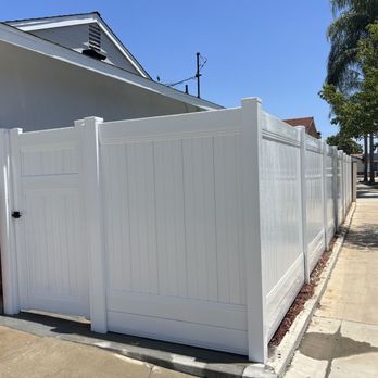 Superior Fence - Backyard vinyl fence, nice and tall to provide maximum privacy - Fences & Gates Near Me - Anaheim, California
