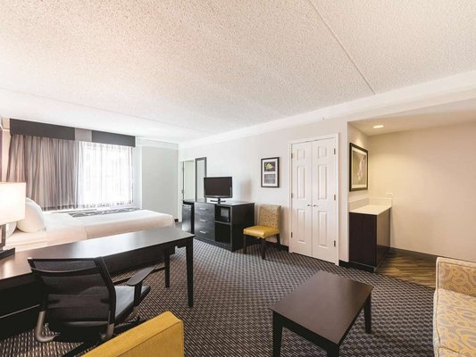La Quinta Inn & Suites by Wyndham San Antonio Downtown by null