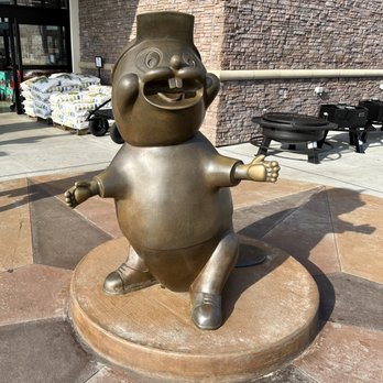 Buc-ee's - Mr. Buc-ee - Gas Stations Near Me - Calhoun, Georgia