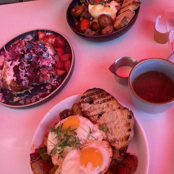 Eggy’s Neighborhood Kitchen - Chorizo hash, short rib hash and brioche french toast to share - Breakfast & Brunch Near Me - Berkeley, California Eggy’s Neighborhood Kitchen - Chorizo hash, short rib hash and brioche french toast to share - Breakfast & Brunch Near Me - Berkeley, California
