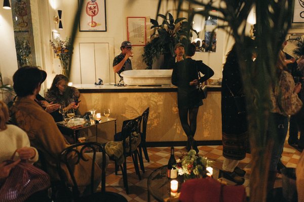 THE TELL ME BAR by null