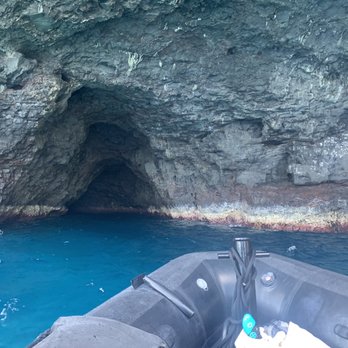 Na Pali Experience - Going into a cave - Boating Near Me - Kekaha, Hawaii Na Pali Experience - Going into a cave - Boating Near Me - Kekaha, Hawaii