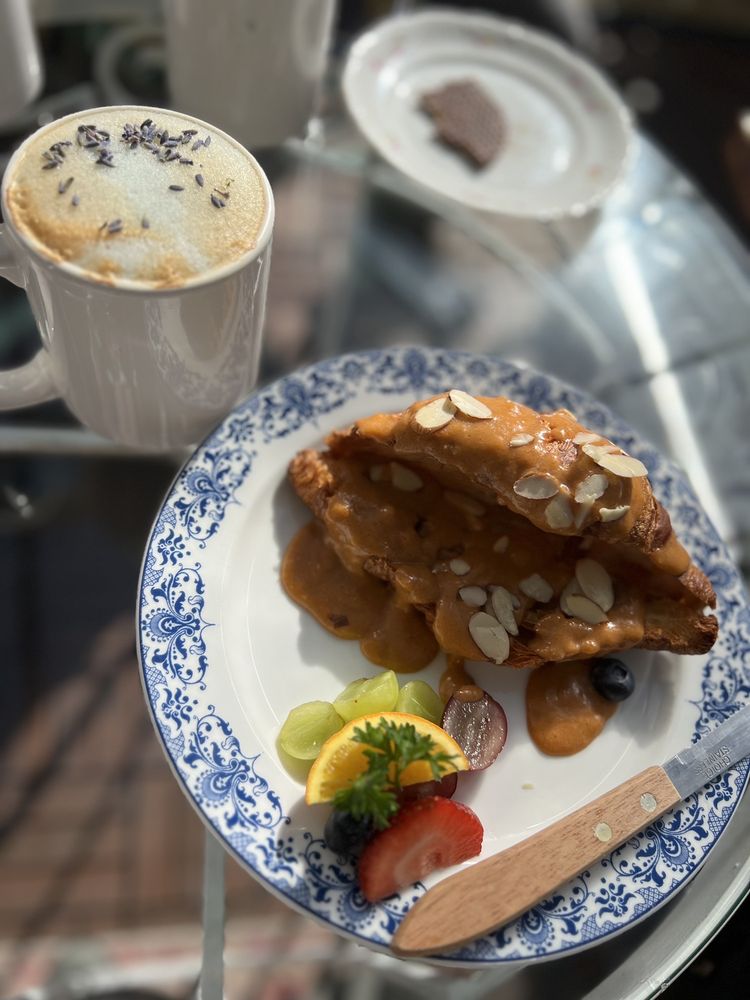 ME & JUNGLE CAFE 93 Photos & 79 Reviews 3943 Piedmont Ave, Piedmont