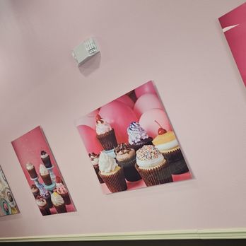 Smallcakes Decadent Coffee - Inside decor - Cupcakes Near Me - Modesto, California Smallcakes Decadent Coffee - Inside decor - Cupcakes Near Me - Modesto, California