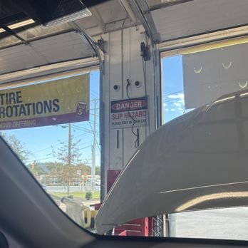 Take 5 Oil Change - Inside - Oil Change Stations Near Me - Charlotte, North Carolina Take 5 Oil Change - Inside - Oil Change Stations Near Me - Charlotte, North Carolina