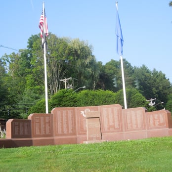 Avon Veteran's Memorial - On the Village Green by Town Hall - Landmarks & Historical Buildings Near Me - Avon, Connecticut
