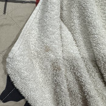 Mountain Trail Lodge - dirty towels - Vacation Rentals Near Me - Oakhurst, California Mountain Trail Lodge - dirty towels - Vacation Rentals Near Me - Oakhurst, California