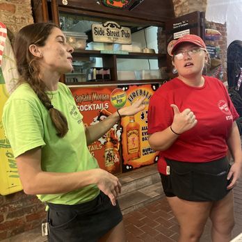 Side Street Pub - Elsie and Bella - American Near Me - Charlotte Amalie, Virgin Islands