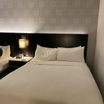 Renaissance Cincinnati Downtown Hotel - Queen bed - Hotels Near Me - Cincinnati, Ohio Renaissance Cincinnati Downtown Hotel - Queen bed - Hotels Near Me - Cincinnati, Ohio