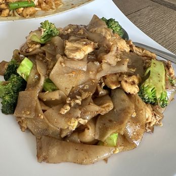 Bangkok Corner - Pat, Pad See Ew Noodles - Thai Near Me - Costa Mesa, California
