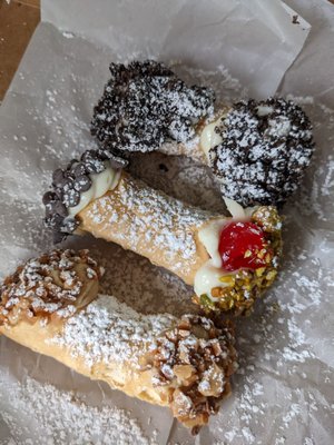 Kelly Cannoli by null