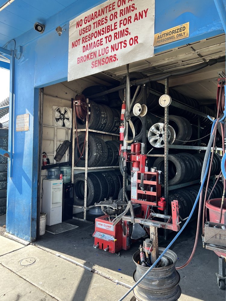 VILLA TIRE SHOP Updated September 2024 15 Photos 2428 W Glendale