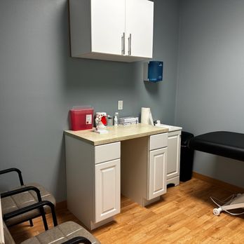 Active Pain Relief - Treatment room in Tigard, OR - Pain Management Near Me - Tigard, Oregon Active Pain Relief - Treatment room in Tigard, OR - Pain Management Near Me - Tigard, Oregon