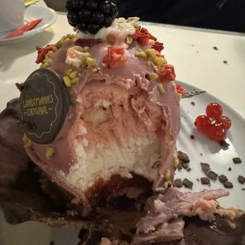 Café Landtmann - The layers of the strawberry blossom cake - Cafes Near Me - Vienna, 9 Café Landtmann - The layers of the strawberry blossom cake - Cafes Near Me - Vienna, 9