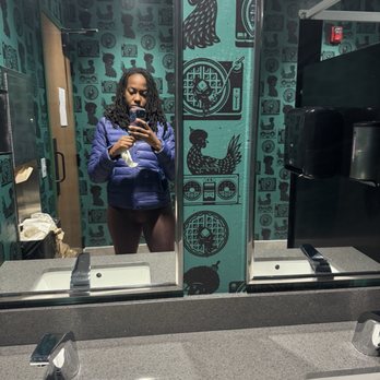 Fixins - Bathroom - Soul Food Near Me - Detroit, Michigan