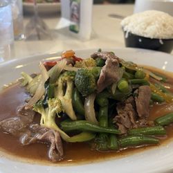 Mama Ning's Thai - Basil stir fry beef