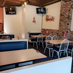 Cottage Inn Pizza - Dining Area at Cottage Inn Jackson
