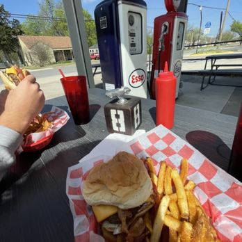MG's - Outdoor patio - Burgers Near Me - Sherman, Texas MG's - Outdoor patio - Burgers Near Me - Sherman, Texas