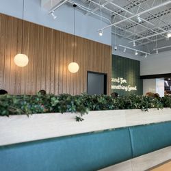 Shake Shack Newport News - Inside seating