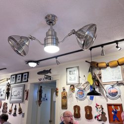 Tonys Chowder House - Inside