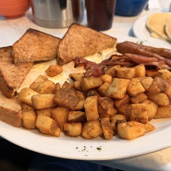 Flying Saucer Restaurant - Diners Near Me - Niagara Falls, Ontario