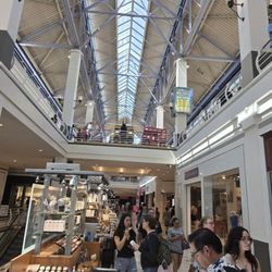 Shops at Rivercenter