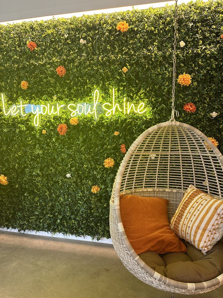 SUNDRIP HYDE PARK Updated July 2024 10 Photos 1109 East 55th St