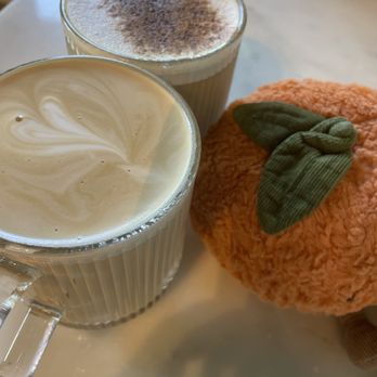 Doppio Cafe & Creperie - Dulce and Chai Latte - Coffee & Tea Near Me - Redmond, Washington