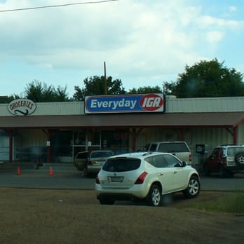 Heber Hometown IGA - the outside of a grocery store - Grocery Near Me - Heber, Arizona
