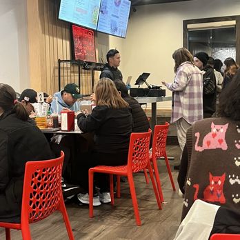 Sit Lo Saigon - inside seating - Vietnamese Near Me - Davis, California Sit Lo Saigon - inside seating - Vietnamese Near Me - Davis, California