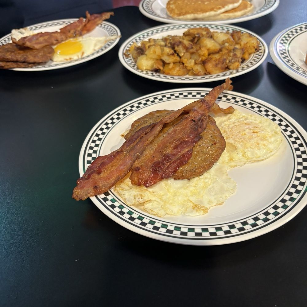 Famous 50's Diner - Diners Near Me - Bridgeport, Connecticut