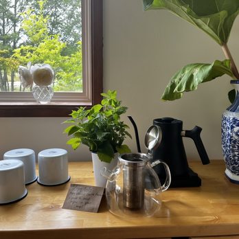 Saturn's Return - Tea and water bar available all day - Bed & Breakfast Near Me - Friday Harbor, Washington