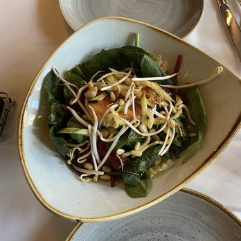 Les Quinze Nits - Spinach salad - Mediterranean Near Me - Barcelona, B Les Quinze Nits - Spinach salad - Mediterranean Near Me - Barcelona, B