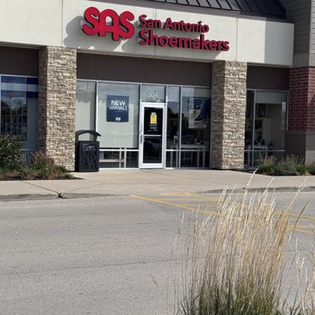 SAS San Antonio Shoemakers - Great clean retail shoe shop on Route 59 in Naperville . - Shoe Stores Near Me - Naperville, Illinois SAS San Antonio Shoemakers - Great clean retail shoe shop on Route 59 in Naperville . - Shoe Stores Near Me - Naperville, Illinois