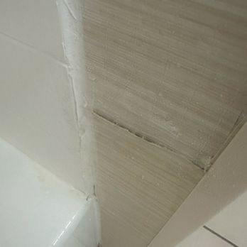 Fairfield by Marriott Inn & Suites Lima - Peeling wallpaper - Hotels Near Me - Lima, Ohio