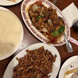 Nice Chinese restaurant, the taste is adjusted to meet American people, but still a good one. Nice Chinese restaurant, the taste is adjusted to meet American people, but still a good one.