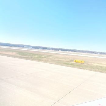 United Airlines - Beautiful blue skies today in Illinois. - Airlines Near Me - Moline, Illinois United Airlines - Beautiful blue skies today in Illinois. - Airlines Near Me - Moline, Illinois