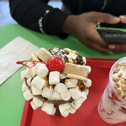 S'mores Milkshake S'mores Milkshake