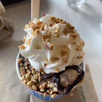 Ben & Jerry’s - Hot fudge Sundae - Ice Cream & Frozen Yogurt Near Me - Kissimmee, Florida Ben & Jerry’s - Hot fudge Sundae - Ice Cream & Frozen Yogurt Near Me - Kissimmee, Florida
