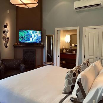 Eden Vale Inn - Gray Pine room - Bed & Breakfast Near Me - Placerville, California