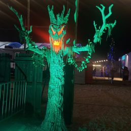 HAUNTED TREE DECOR HAUNTED TREE DECOR