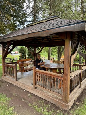Brooks' House of Bar-B-Q by null